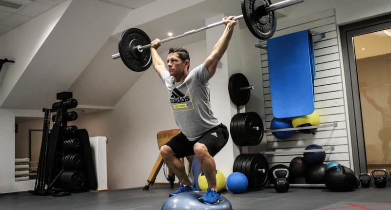 Athletiktraining mit Zusatzgewicht