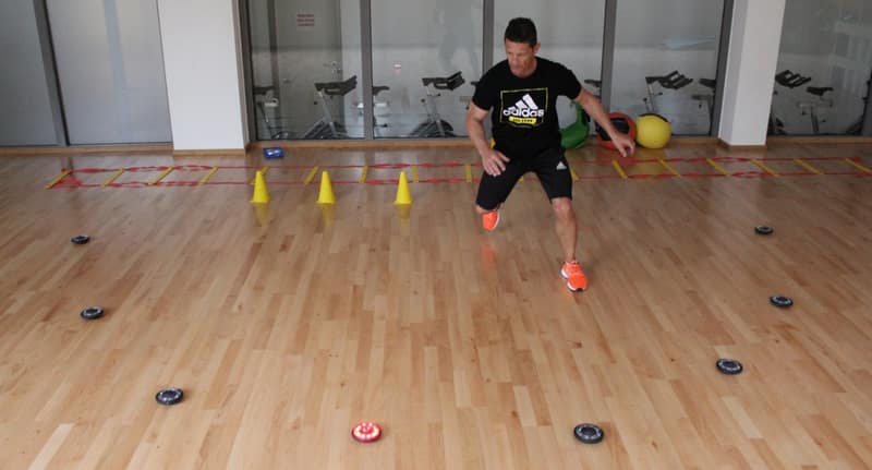 Klaus Beckmann beim Reaktionstraining mit Fit-Light-Sensoren